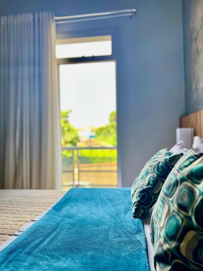 Lara'S Hotel Капітоліу Екстер'єр фото